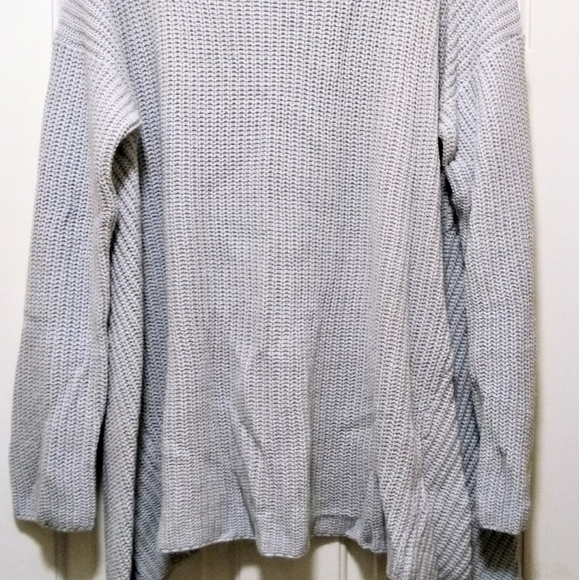 ✨ HOST PICK ✨ Open-Back, Twist Sweater - Picture 7 of 16